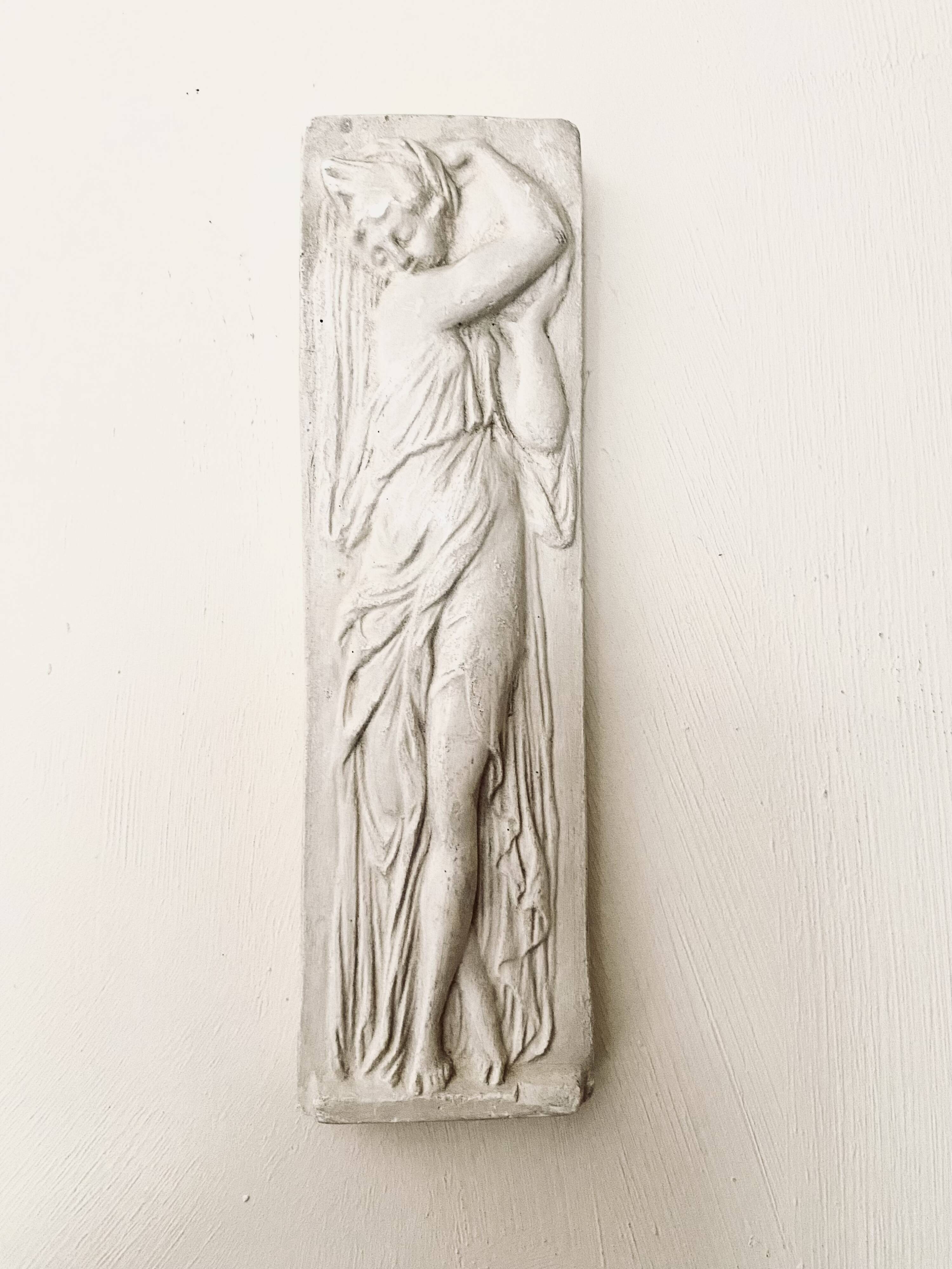 Moule en plâtre, « porteuse d’eau » de Jean Goujon