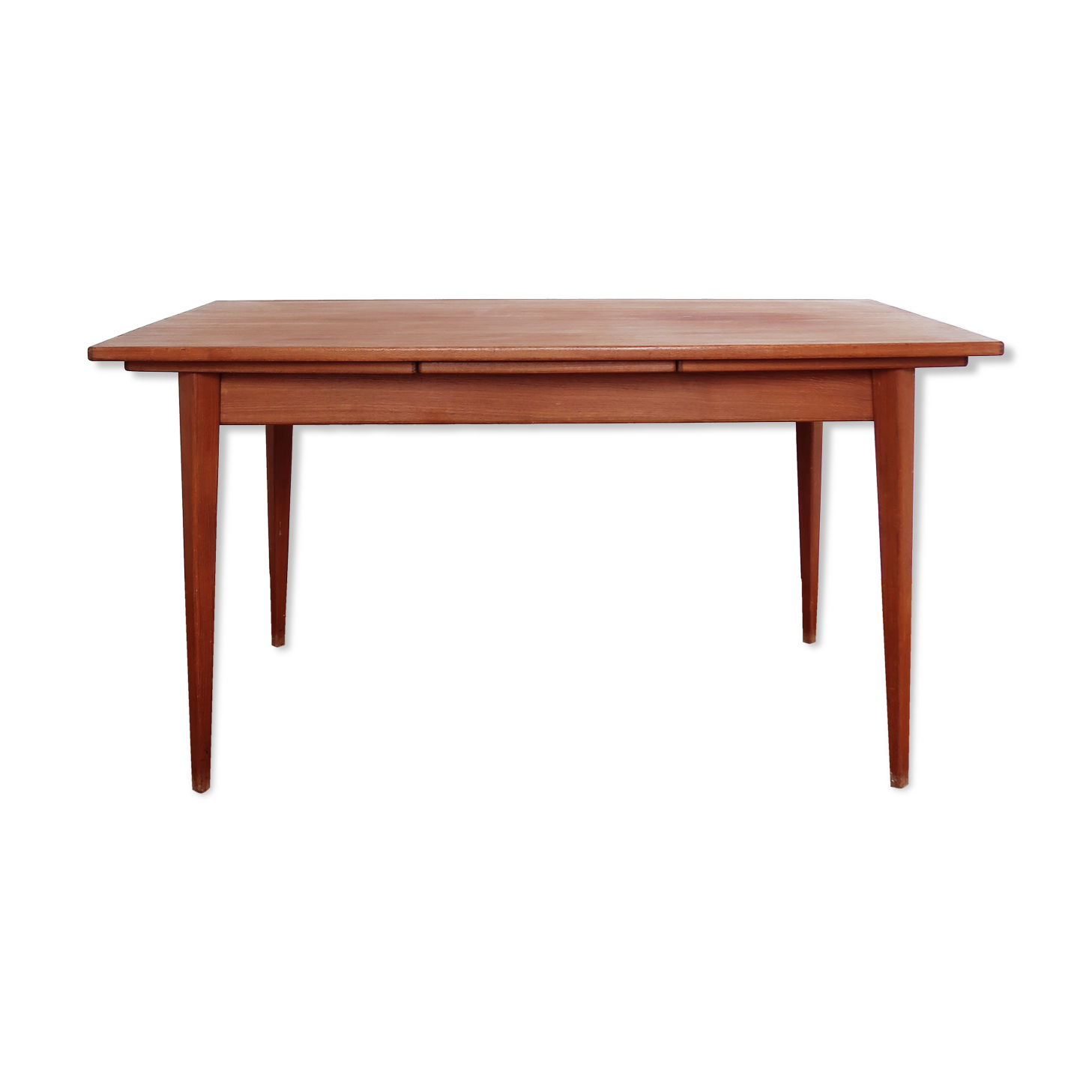 Extendable scandinavian table