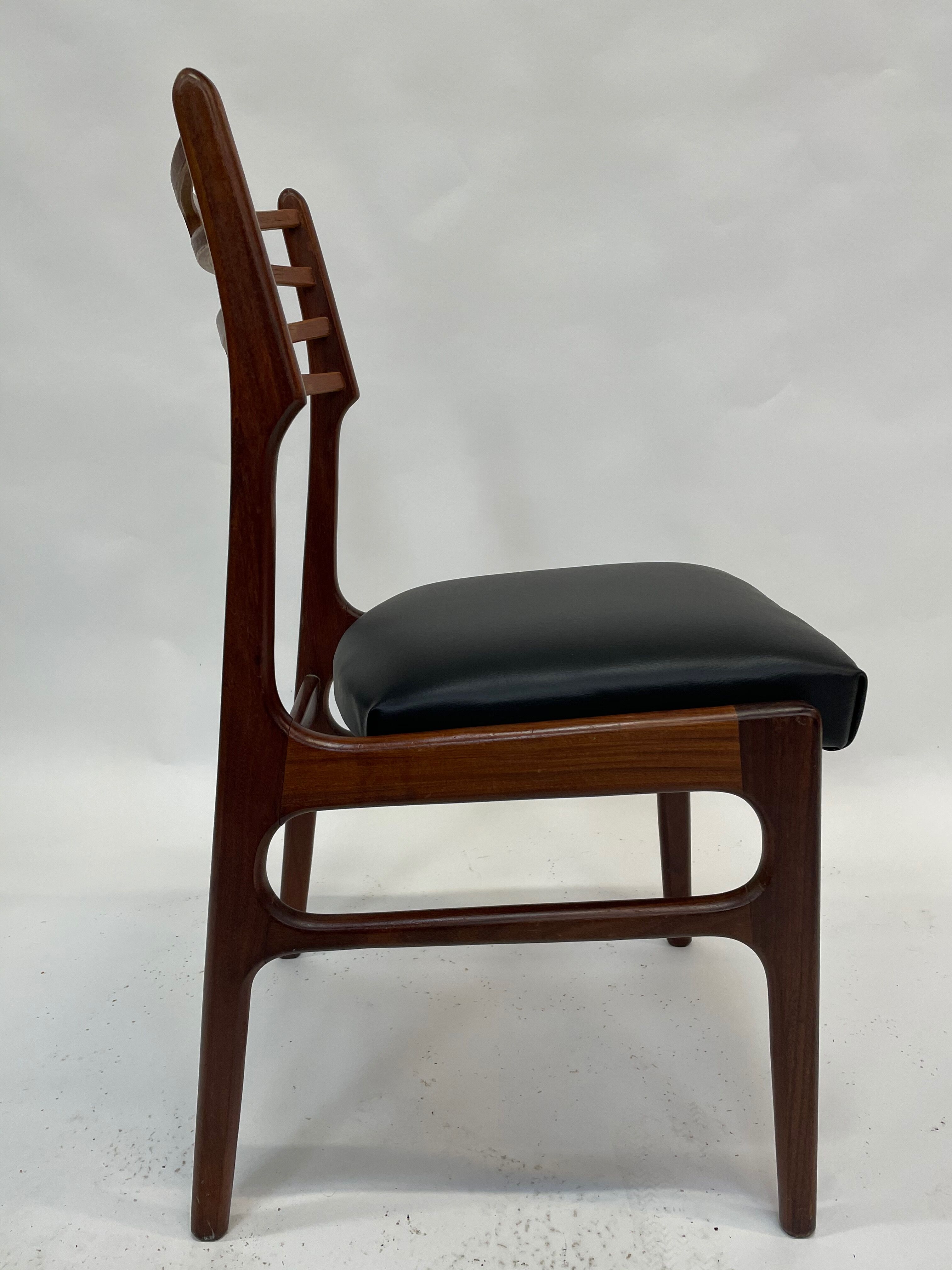 Set of five dining chairs by Johannes Andersen, model 101 Danish Design