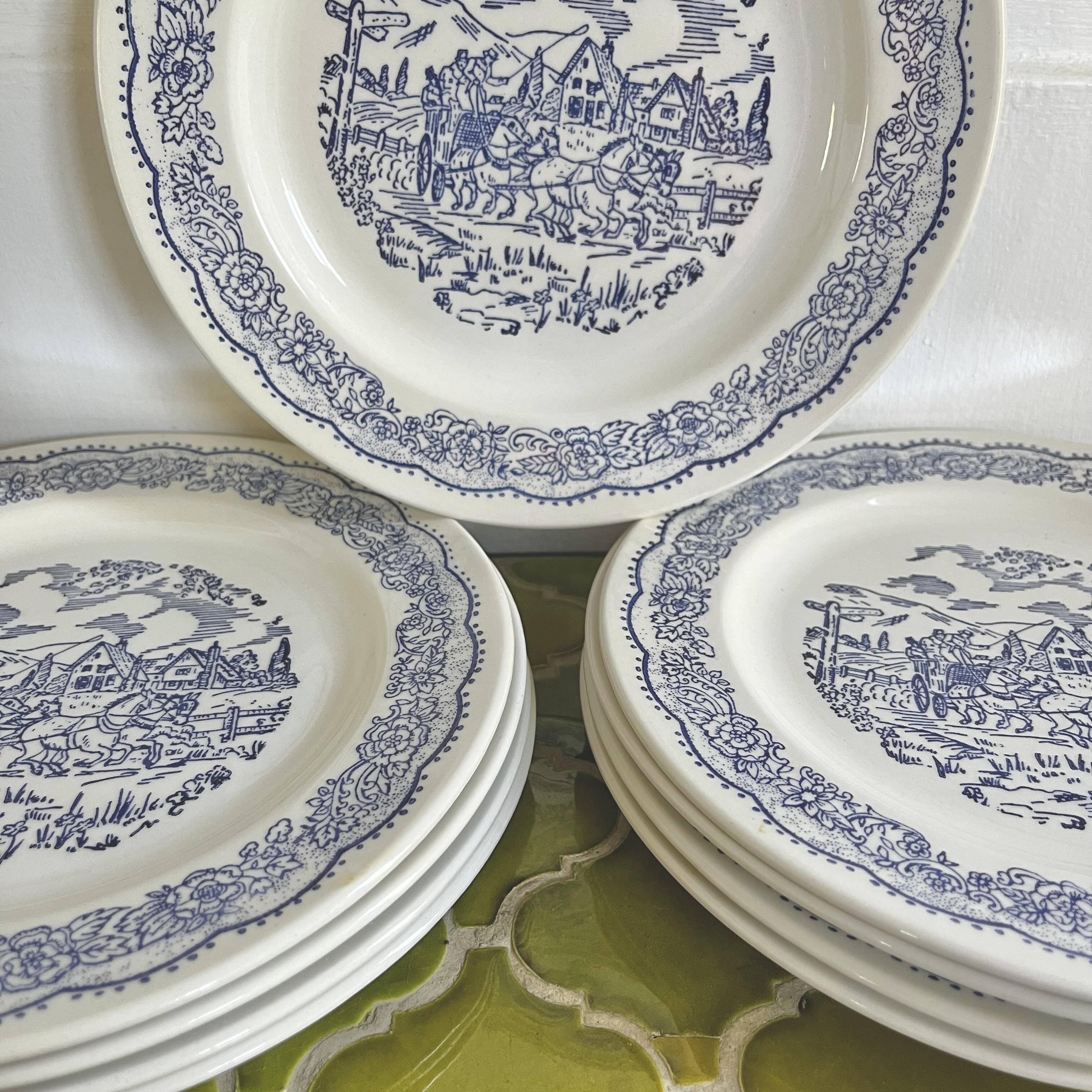 9 assiettes à dessert anglaises décor bleu calèche