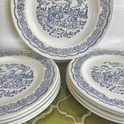 9 assiettes à dessert anglaises décor bleu calèche