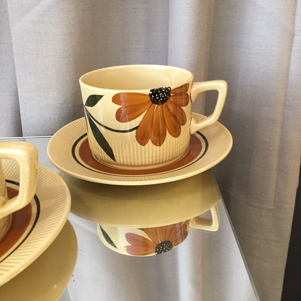 Duo of cups and under cups a chocolat or the vintage gien fleurs