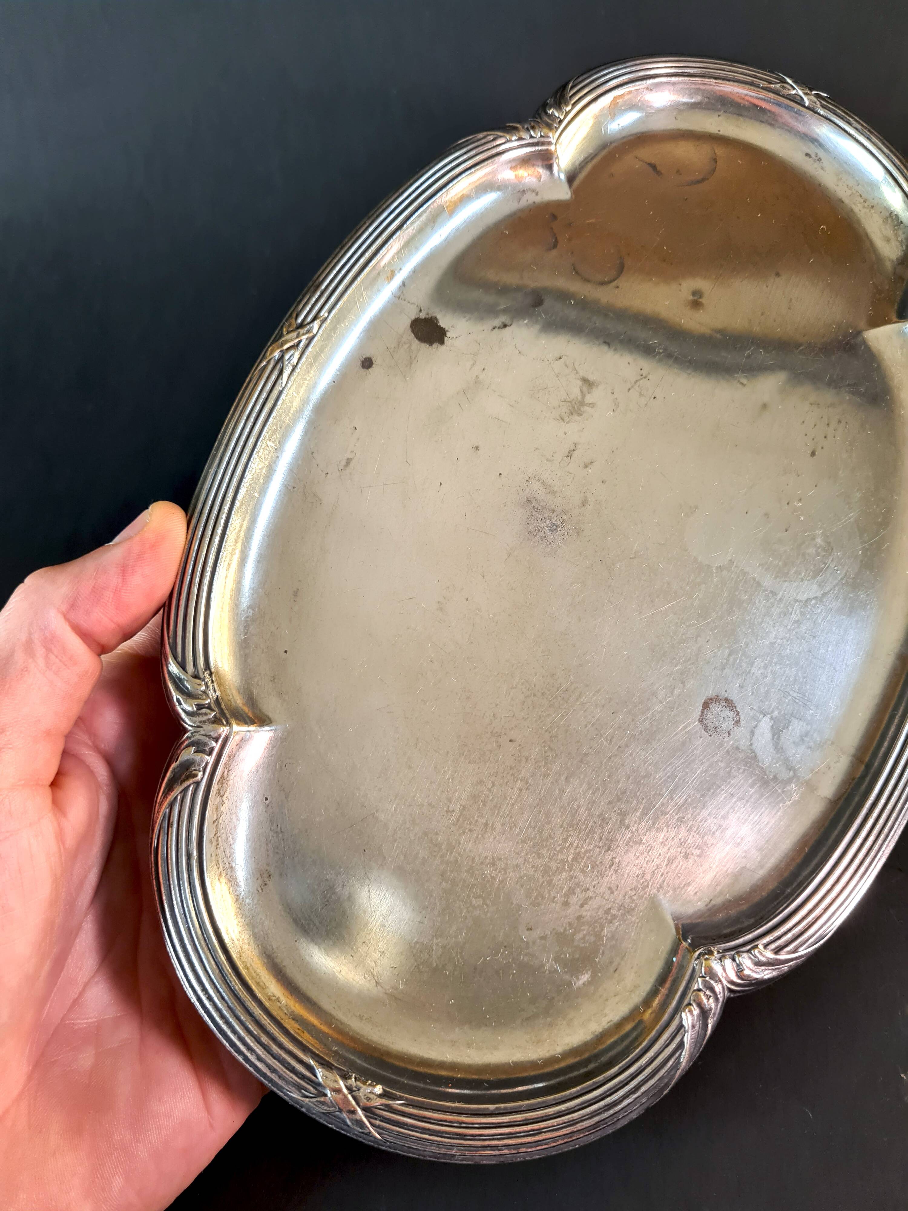 Élégance à l’ancienne : Service à vodka en métal argenté