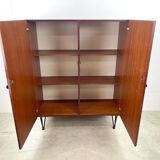 Armoire en palissandre avec pieds en épingle à cheveux