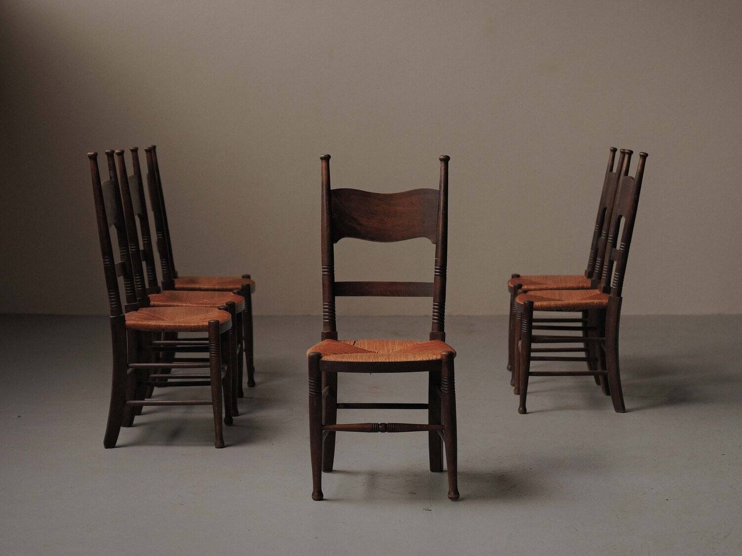 Set of 6 Arts & Crafts chairs, solid wood and straw, circa 1900.