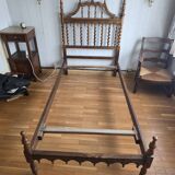 Paire de lits en bois sculpté