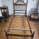 Paire de lits en bois sculpté