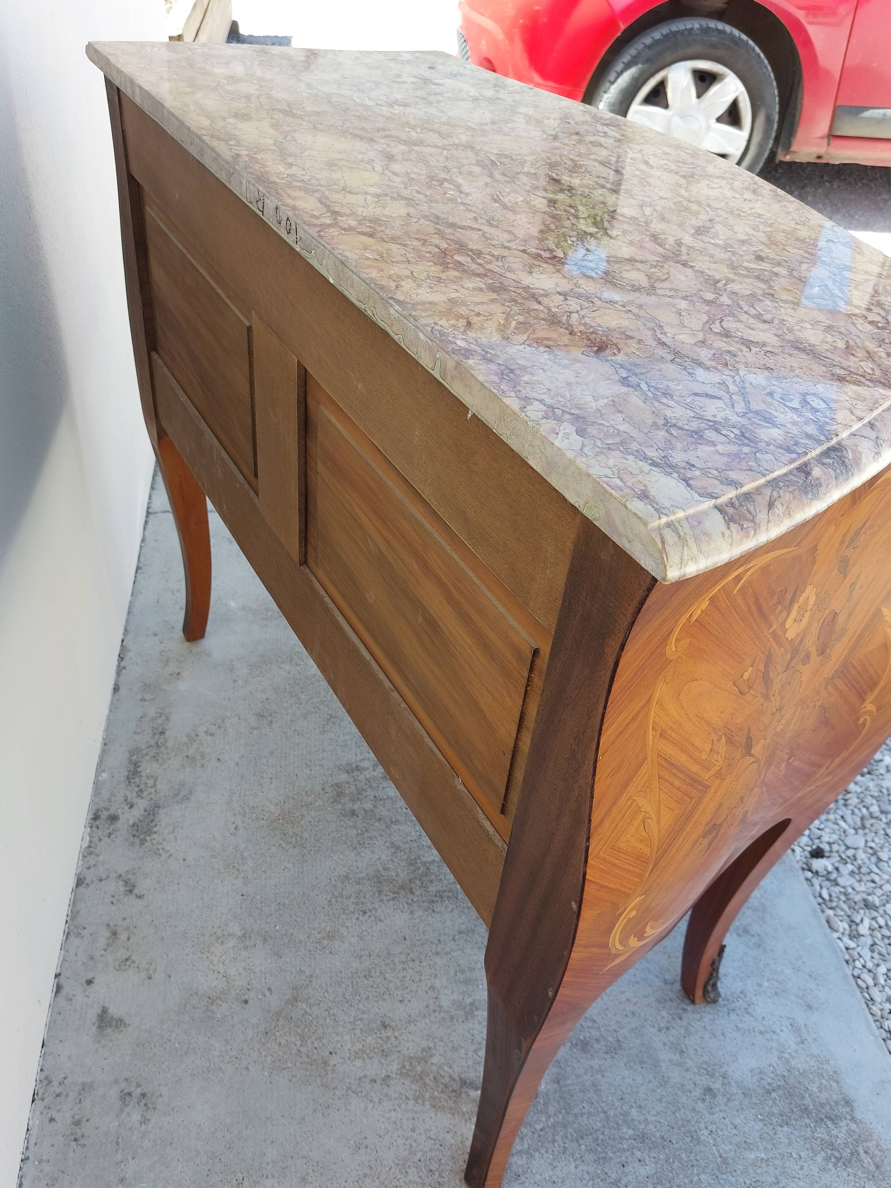 Louis XV chest of drawers in rosewood marquetry