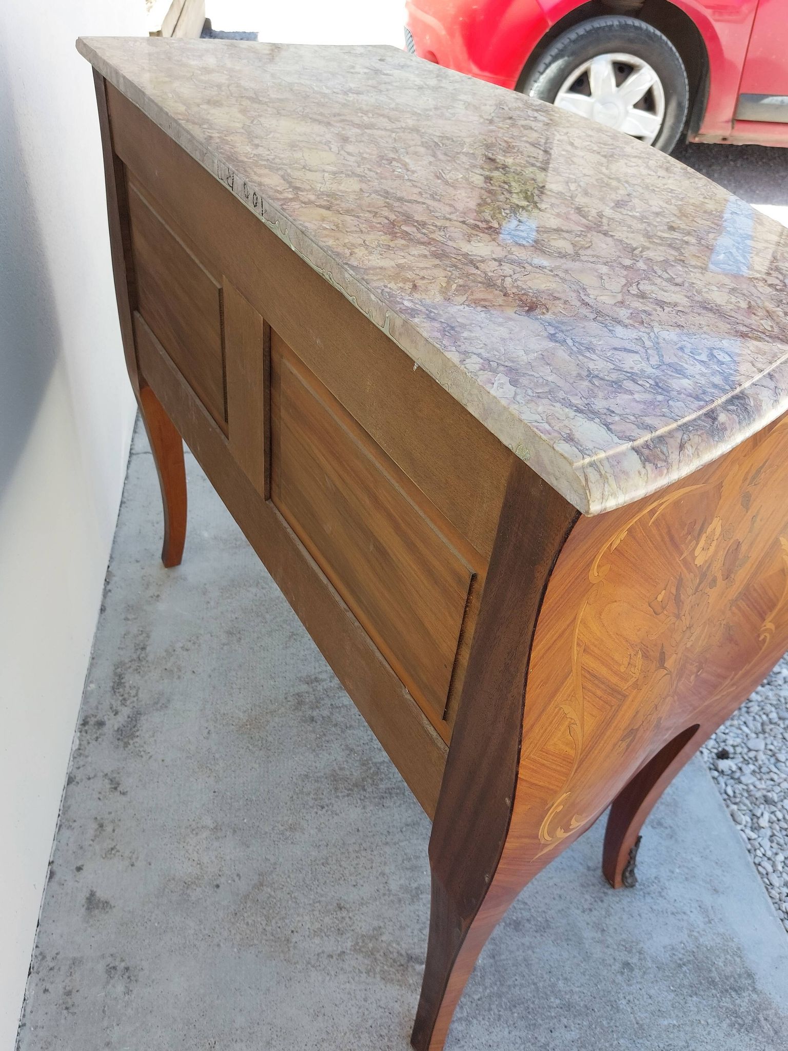 Louis XV chest of drawers in rosewood marquetry