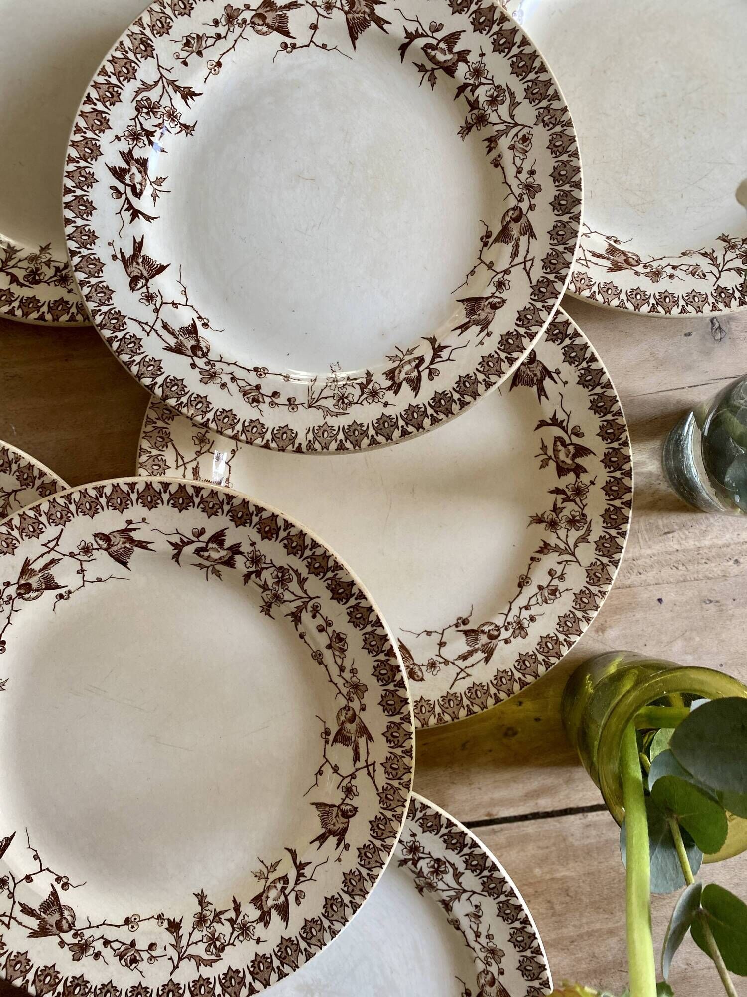 Set of 8 old flat plates in iron earth, decorations of HBC swallows