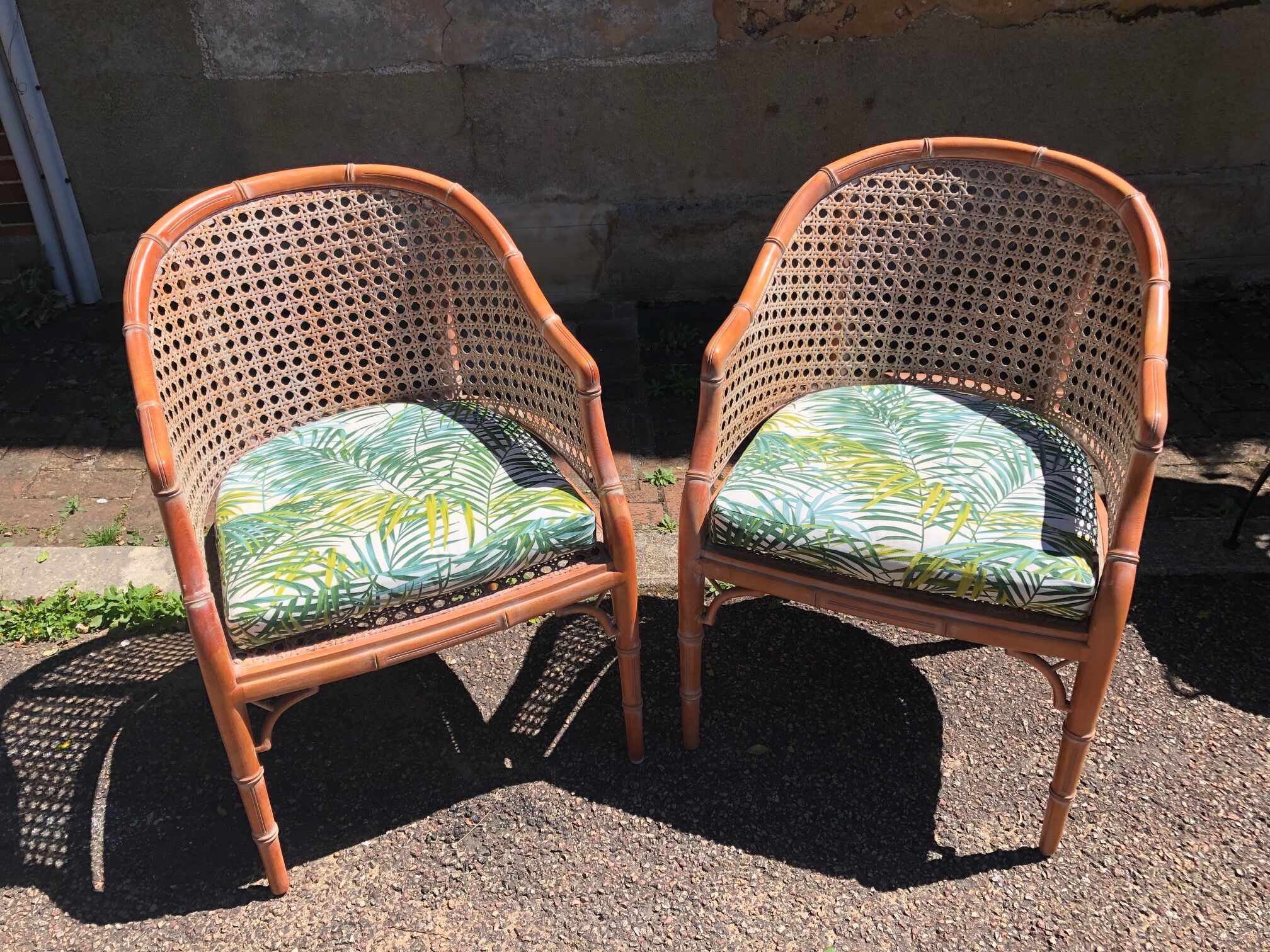 pair of gondola canned armchairs and their new cake