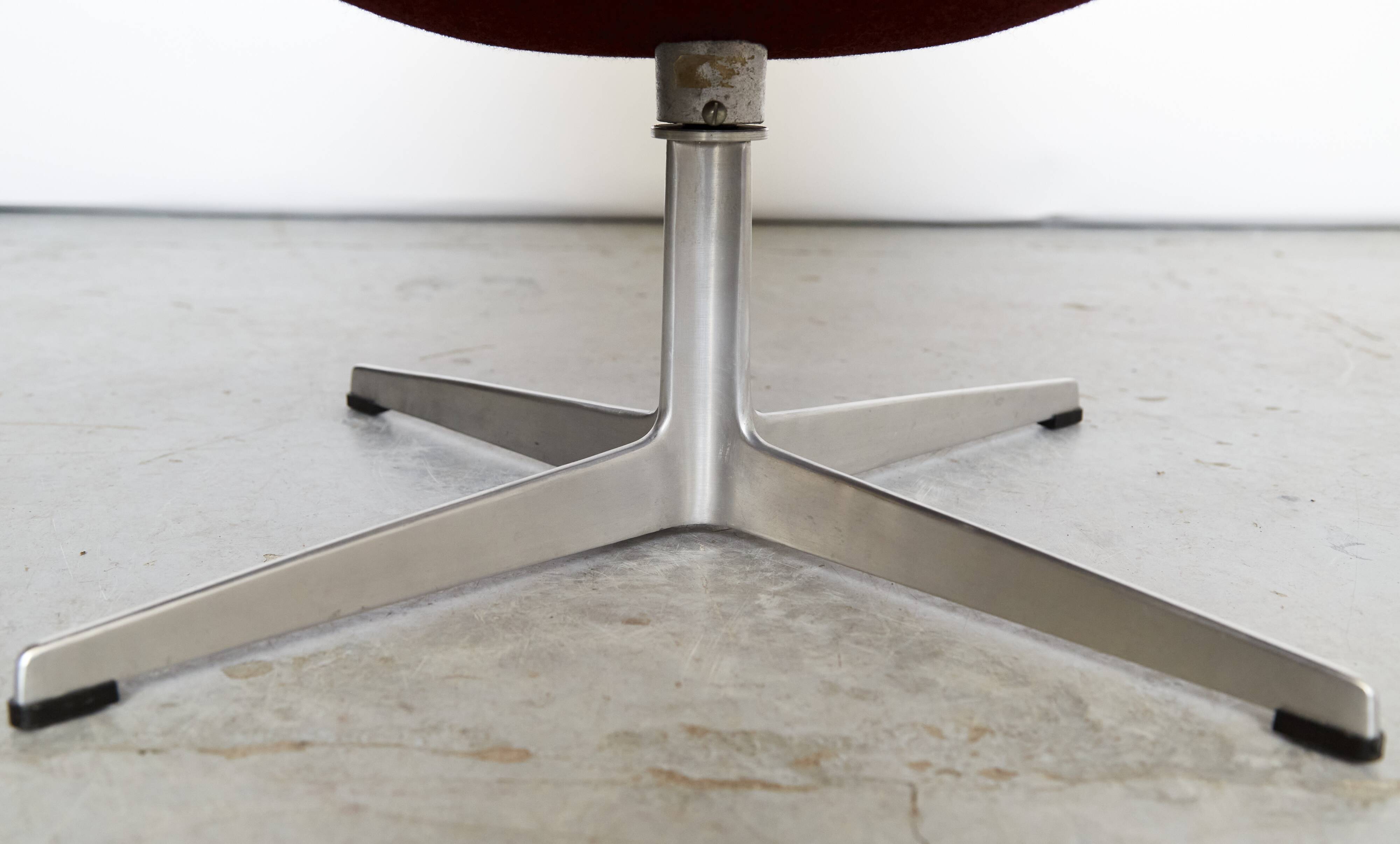 Arne Jacobsen Swan Chair for Fritz Hansen