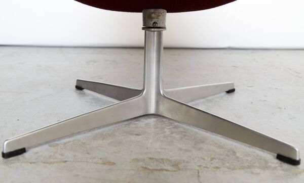 Arne Jacobsen Swan Chair for Fritz Hansen