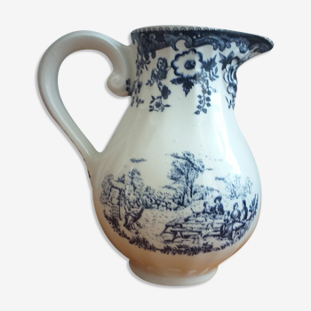 Crémier ou pot à lait en porcelaine