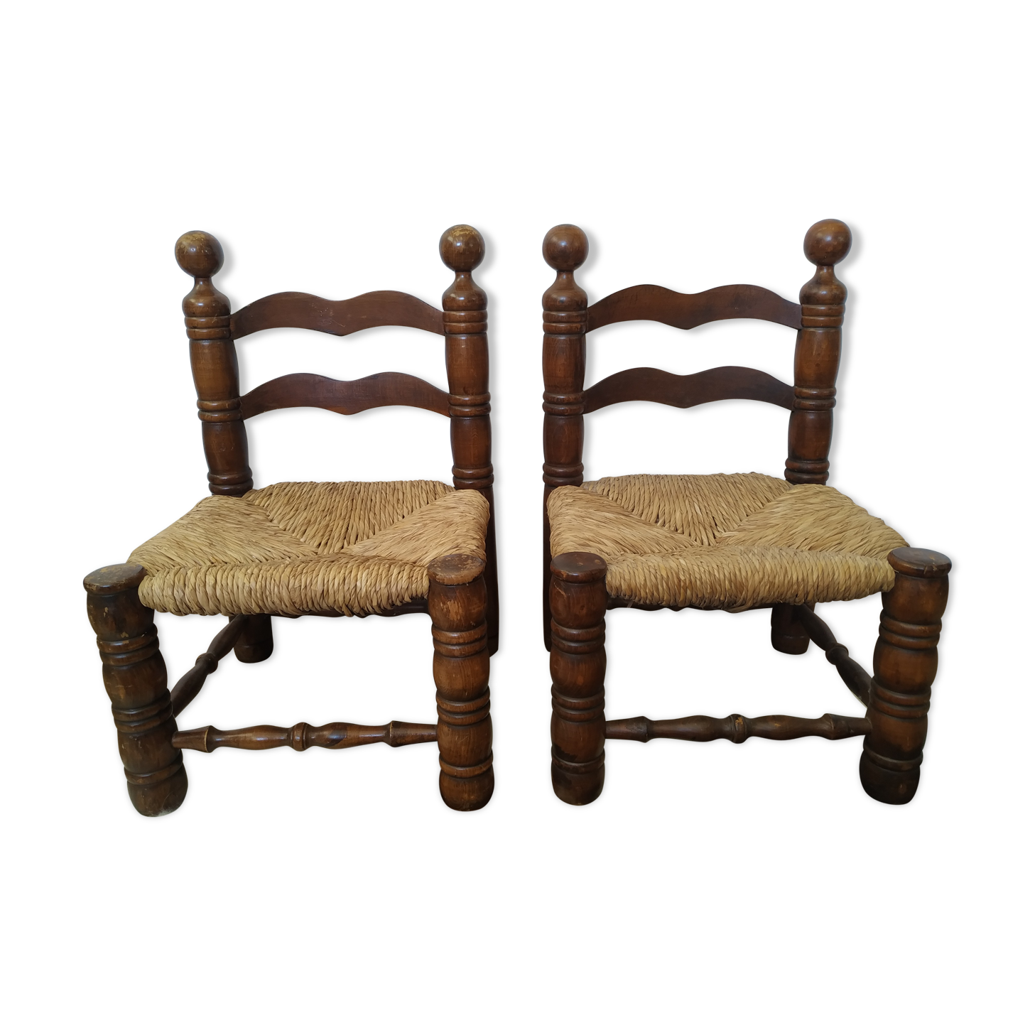 Pair of low-mulched chairs