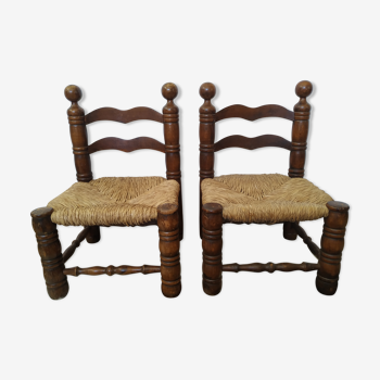 Pair of low-mulched chairs