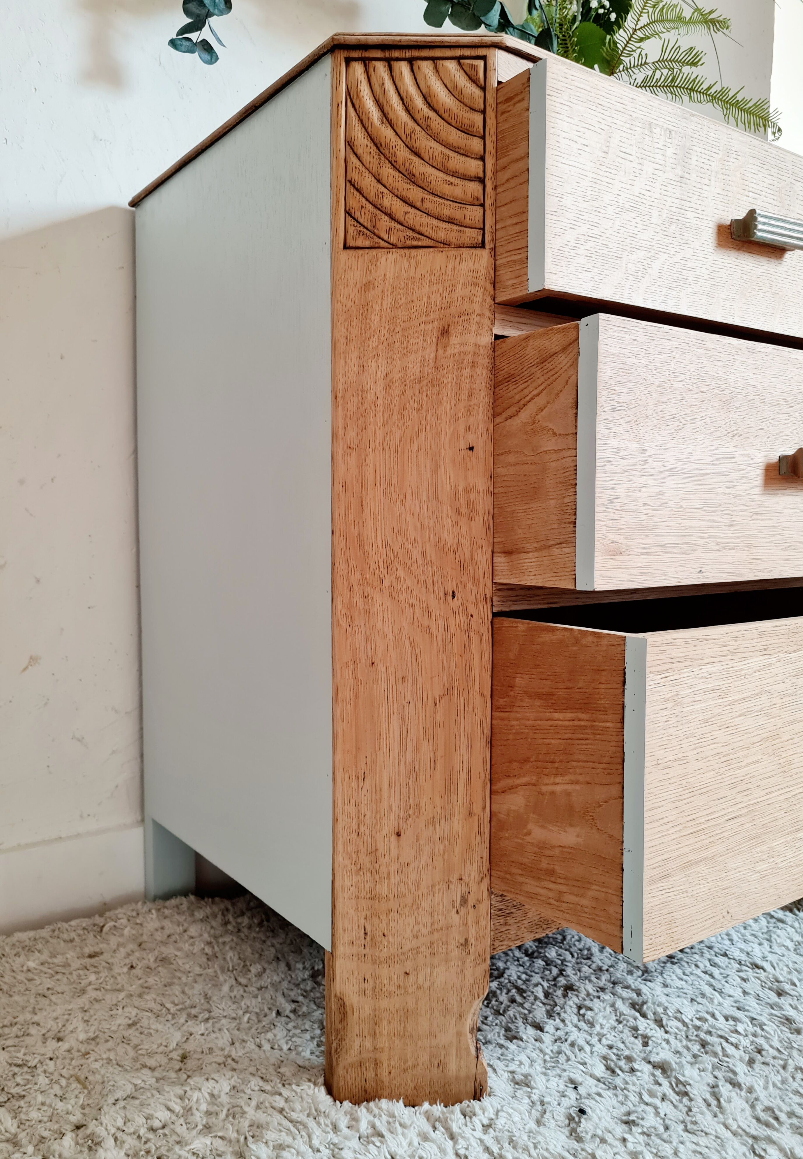 Raw and renovated art deco commodity