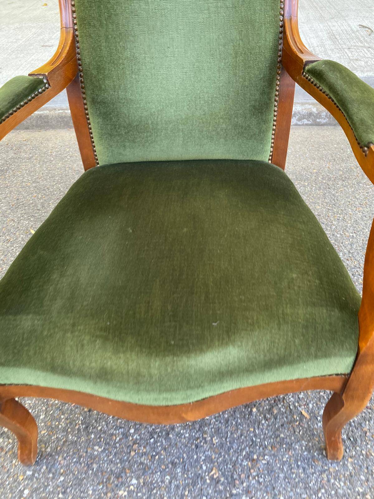 Fauteuil Voltaire Louis Philippe velours vert mousse confortable 1970