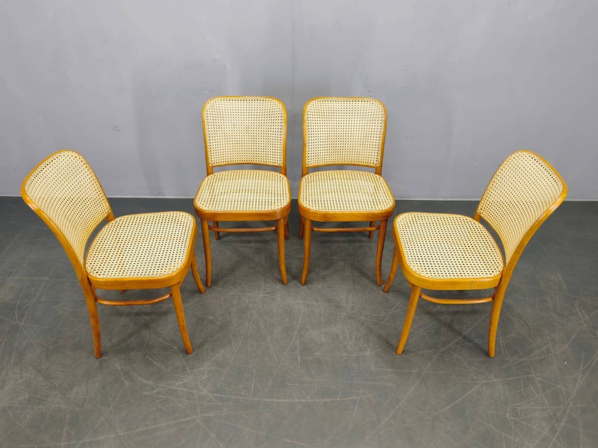 Ensemble de 4 Chaises en Bois Cintré No. 811 après Hoffmann, années 1990