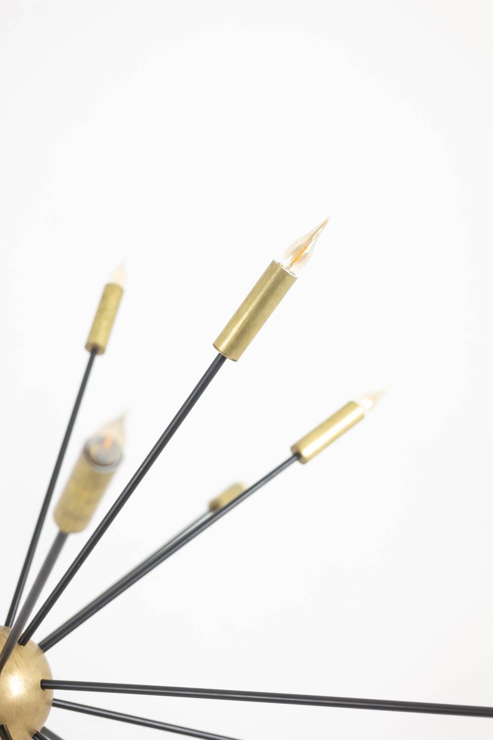 Sputnik-shaped chandelier in patinated gold-plated brass and black lacquer. Contemporary.