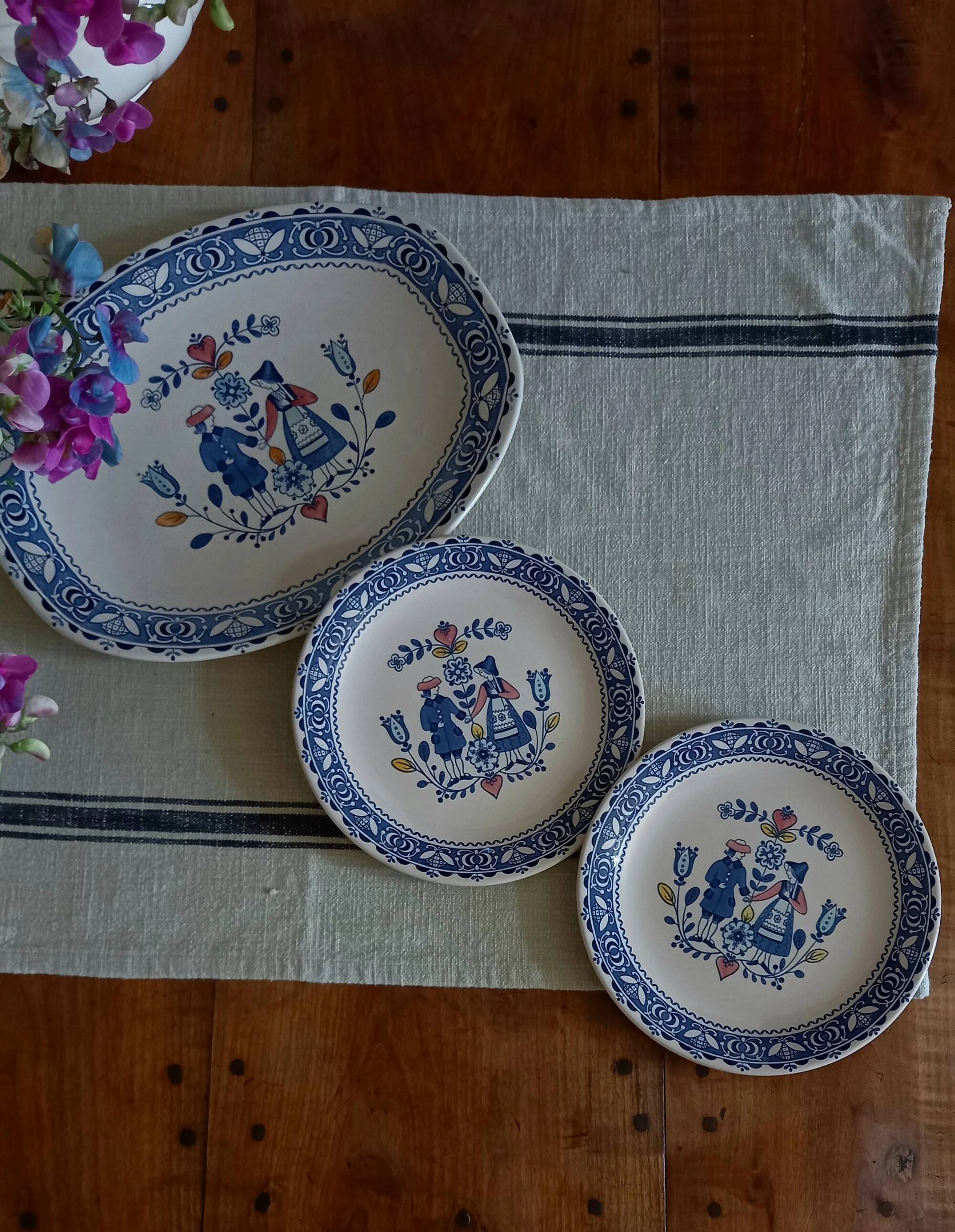 Pair of Johnson Brothers "Hearts & Flowers" dinner plates.