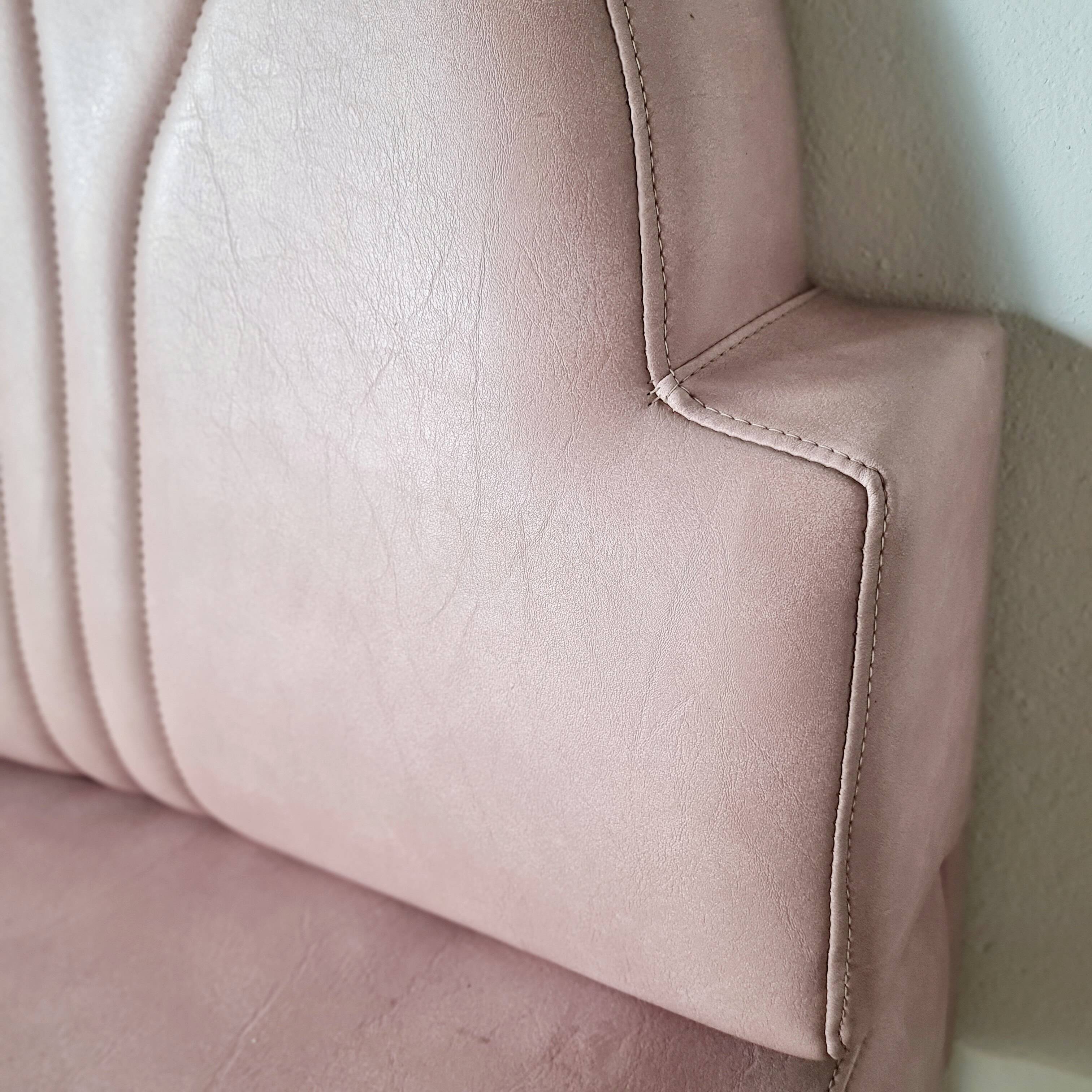 Vintage fan-back armchair – Art Deco style – Powder pink