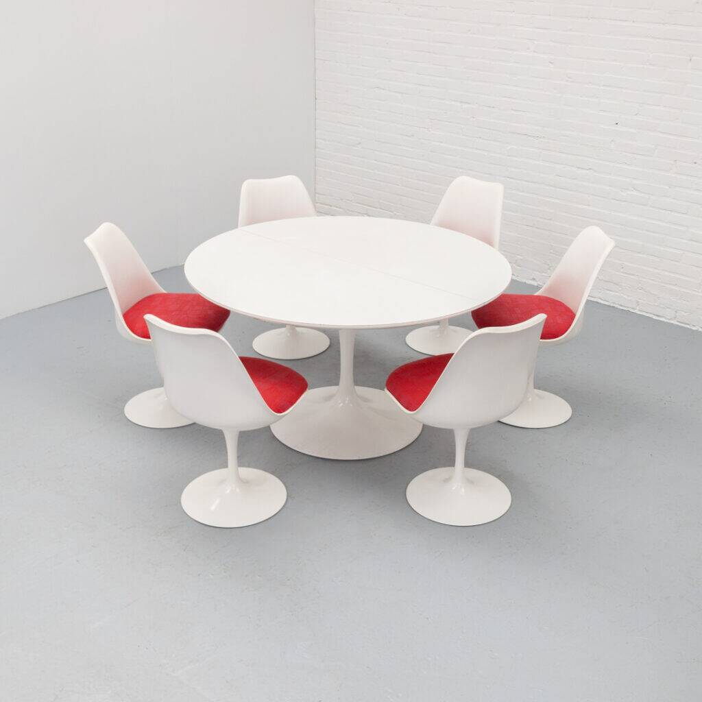 Extendable custom Knoll Tulip Dining Table, 1980