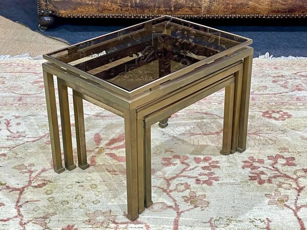 Suite de 3 tables gigognes en laiton par Guy Lefevre pour la Maison Jansen