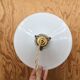 Paire de suspensions vintage en opaline blanche