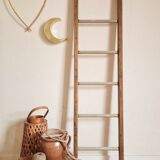 Old scale in wood and metal