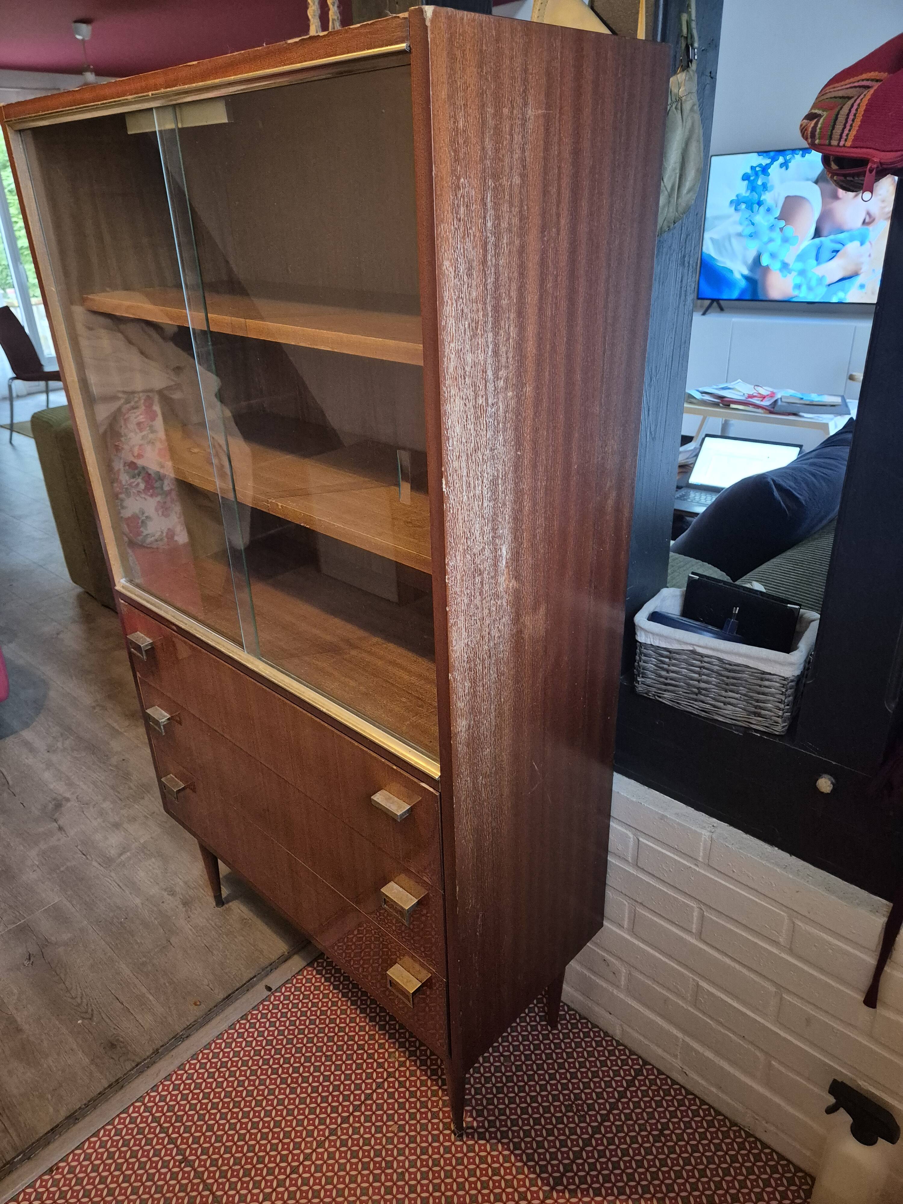 Vintage glass cabinet with 2 glass doors
