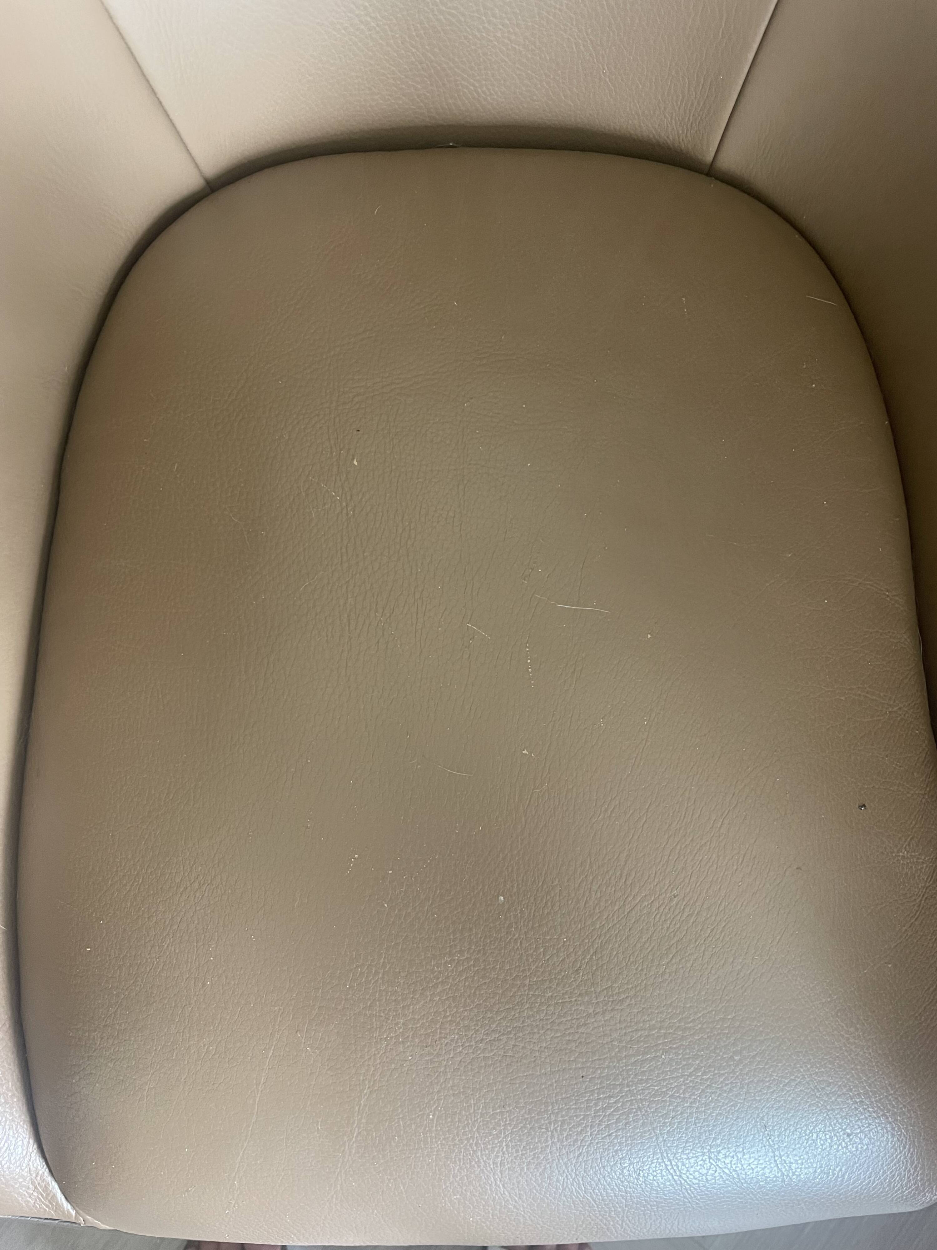 "Edito" convertible armchair in leather - Sacha Lakic for Roche Bobois
