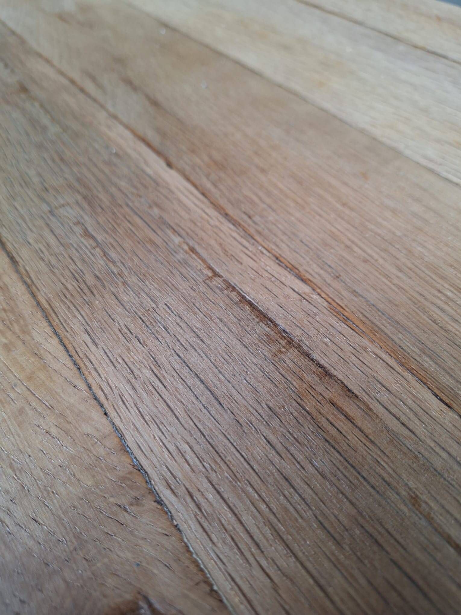 Table basse en bois massif et acier