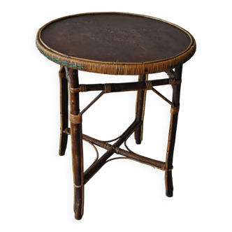 Rattan pedestal table.