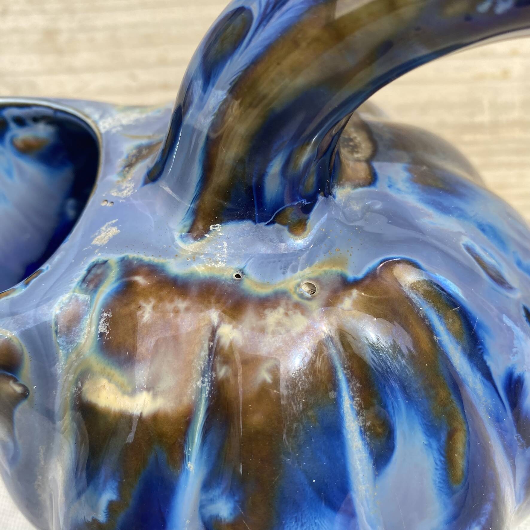 Pichet en barbotine citrouille bleue