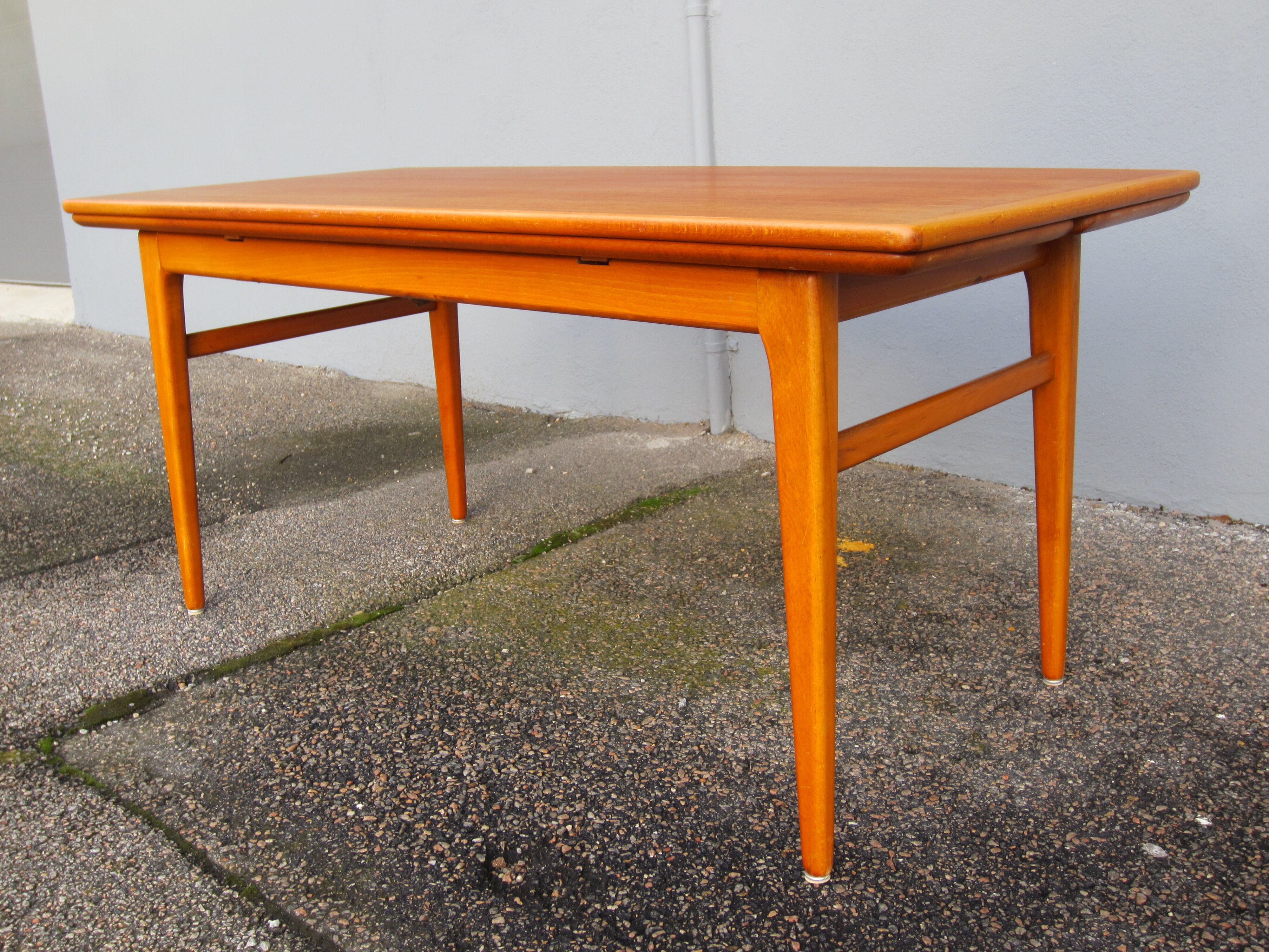 Scandinavian teak coffee table that can be upgraded to a dining table