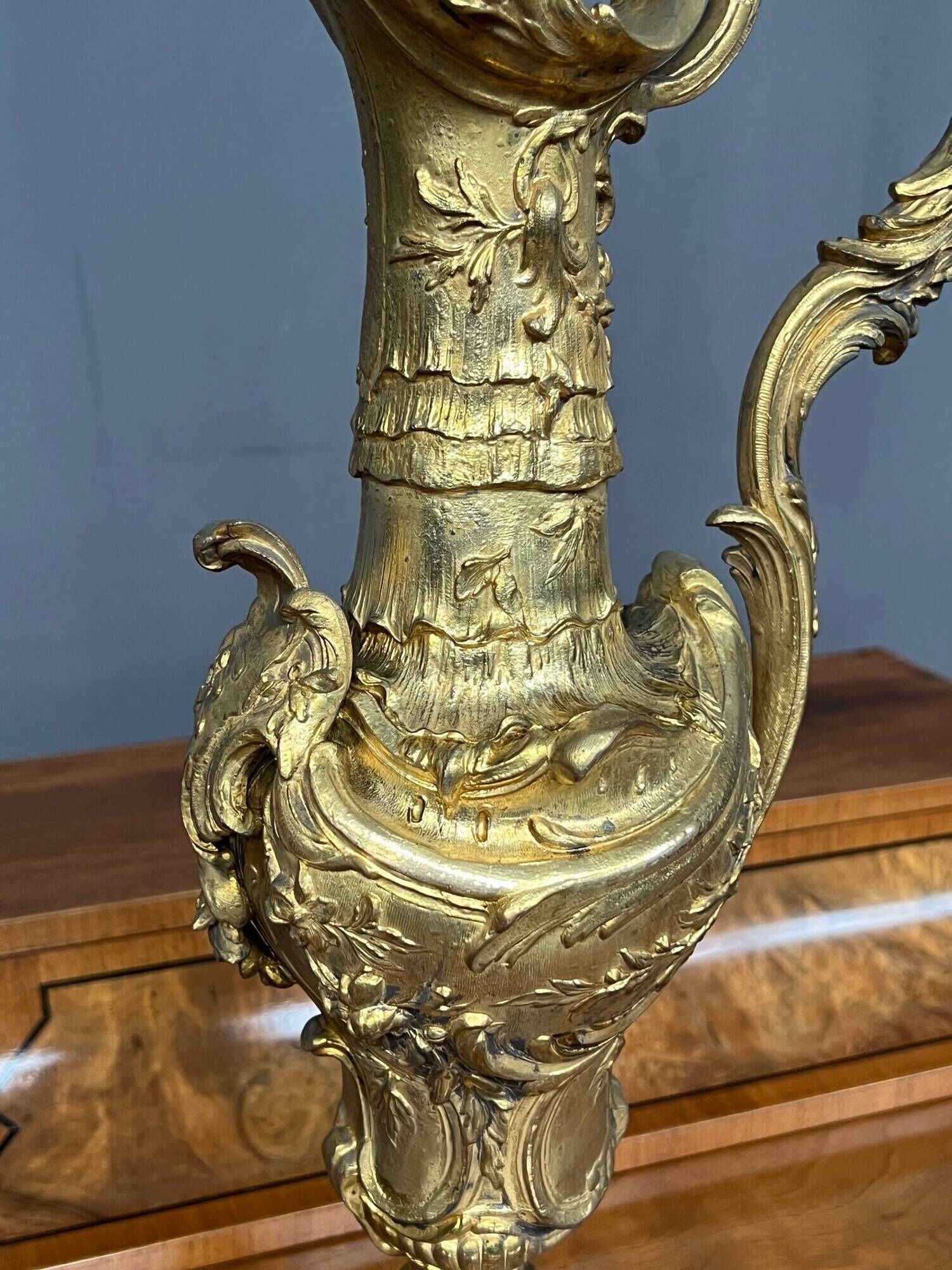 Pair of decorative vases. Solid gold metal.