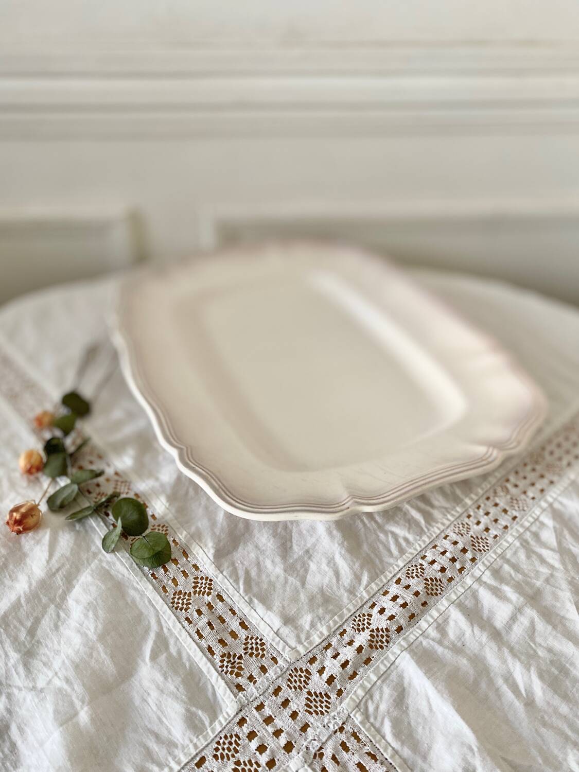 Rectangular ivory-colored serving dish Sarreguemines Chambord model