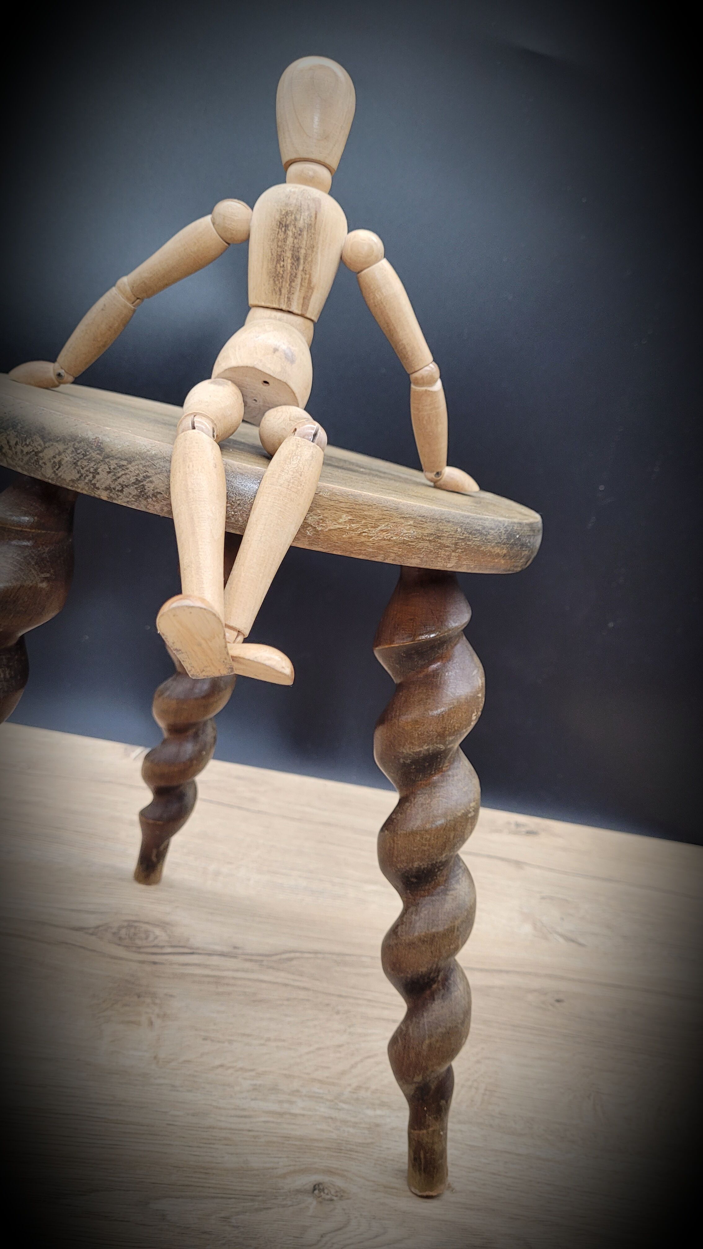 Tripod stool turned feet