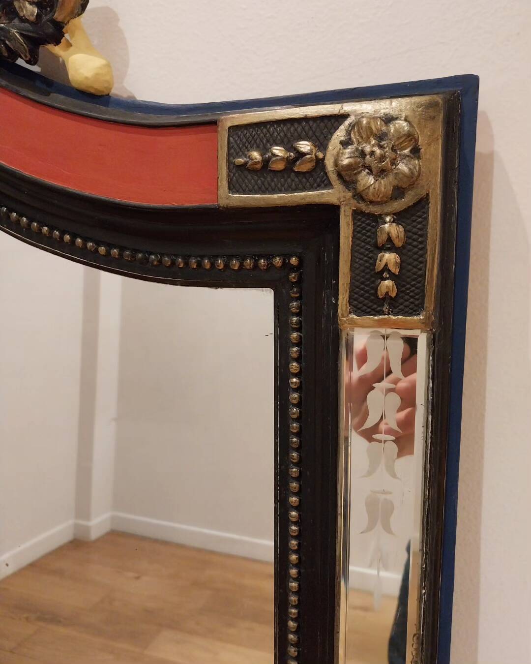 Mirror with glazing beads from the Napoleon III period
