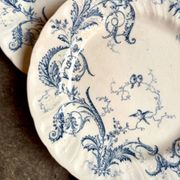 6 assiettes plates Gien en terre de fer, service "Rinceaux" n°1