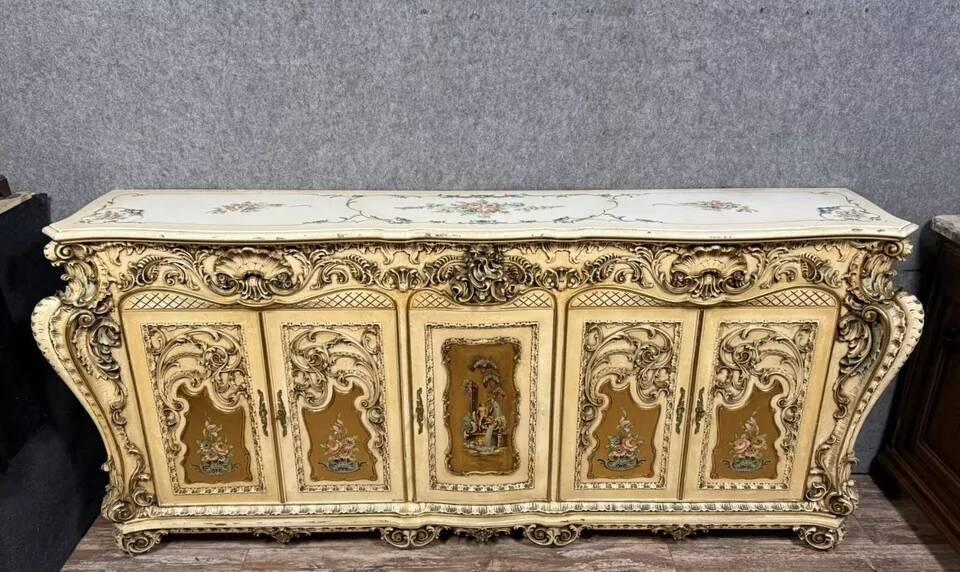 Louis XV Baroque Venetian curved sideboard in lacquered, painted and gilded wood