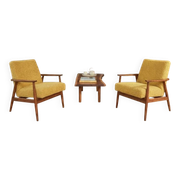 Deux chaises longues vintage en bouclée moutarde, design du milieu du siècle, 1960.