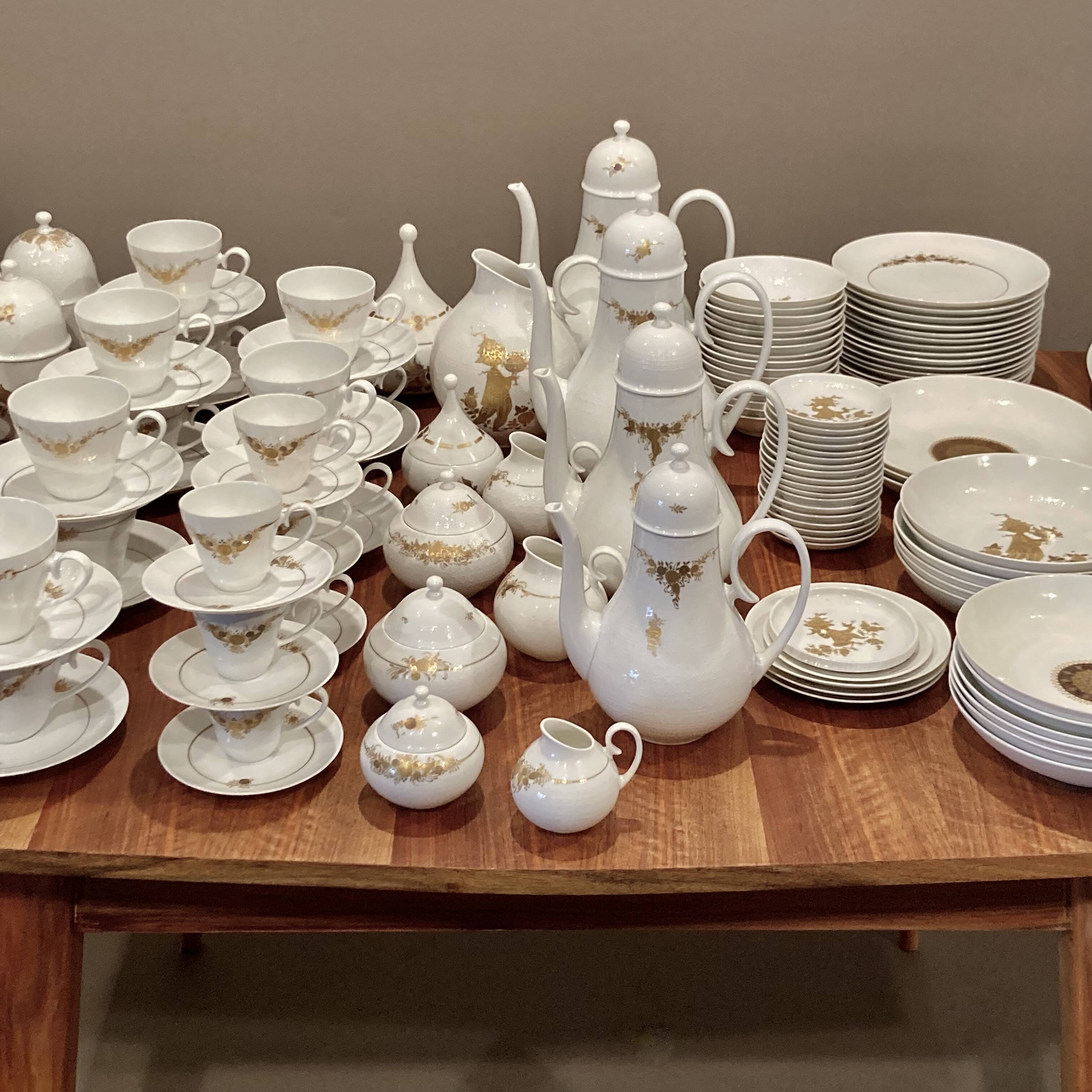 145-piece porcelain service, "bjorn winnblad" design, 1950.