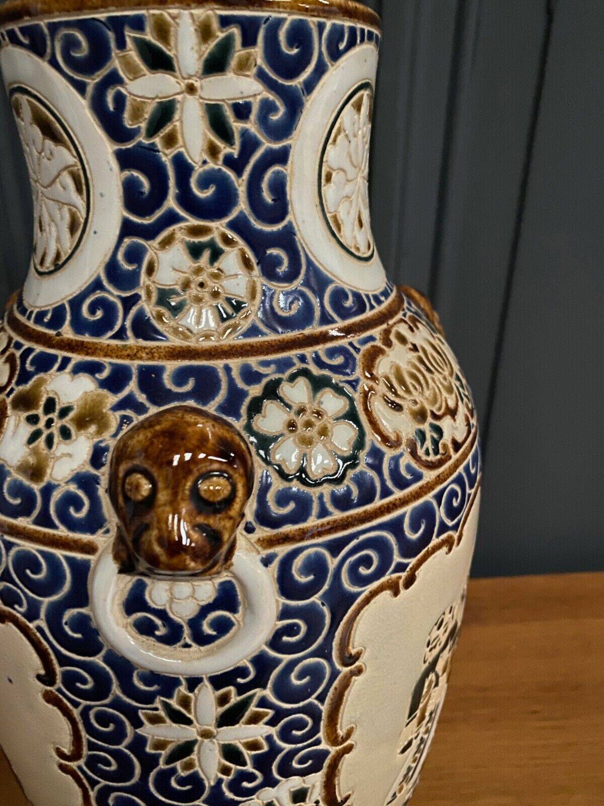 20th century Chinese vase decorated with wise men