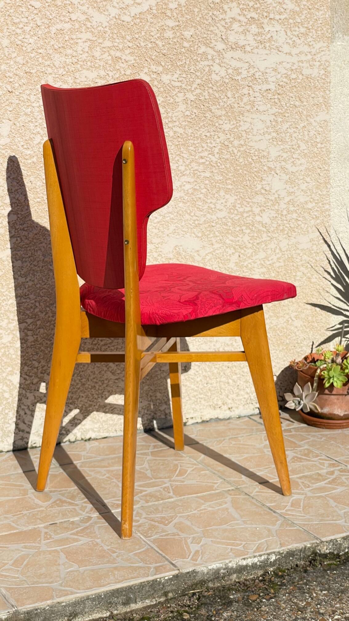 Chaise rétro vintage rouge