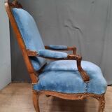 Fauteuil regence en chêne  et velour bleu