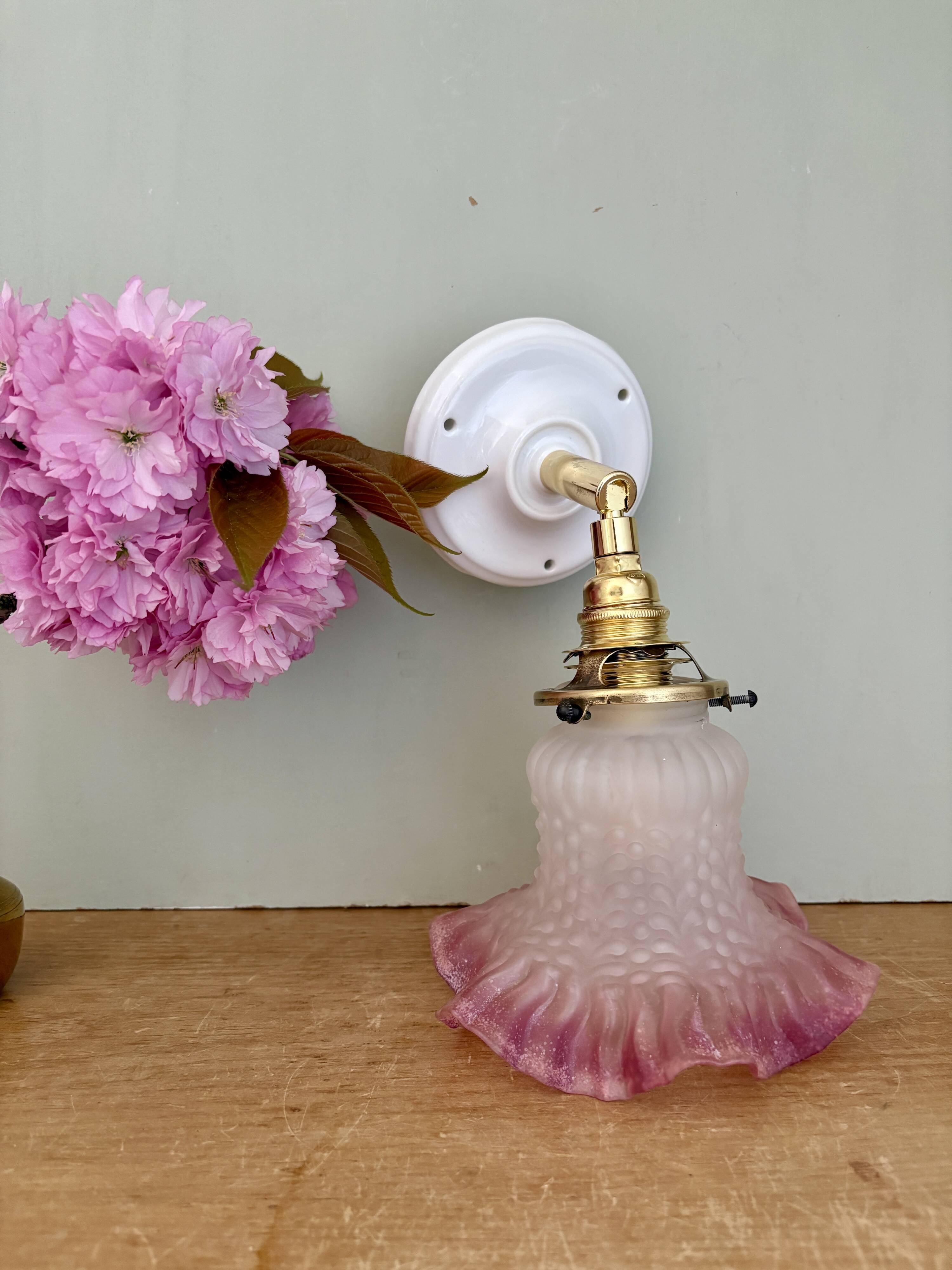 Vintage tulip wall lamp in white and pink frosted glass