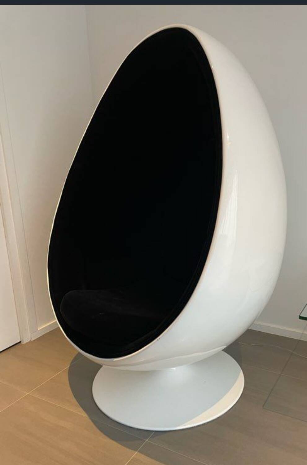 Large model Egg chair white black Giovanni Marchesi