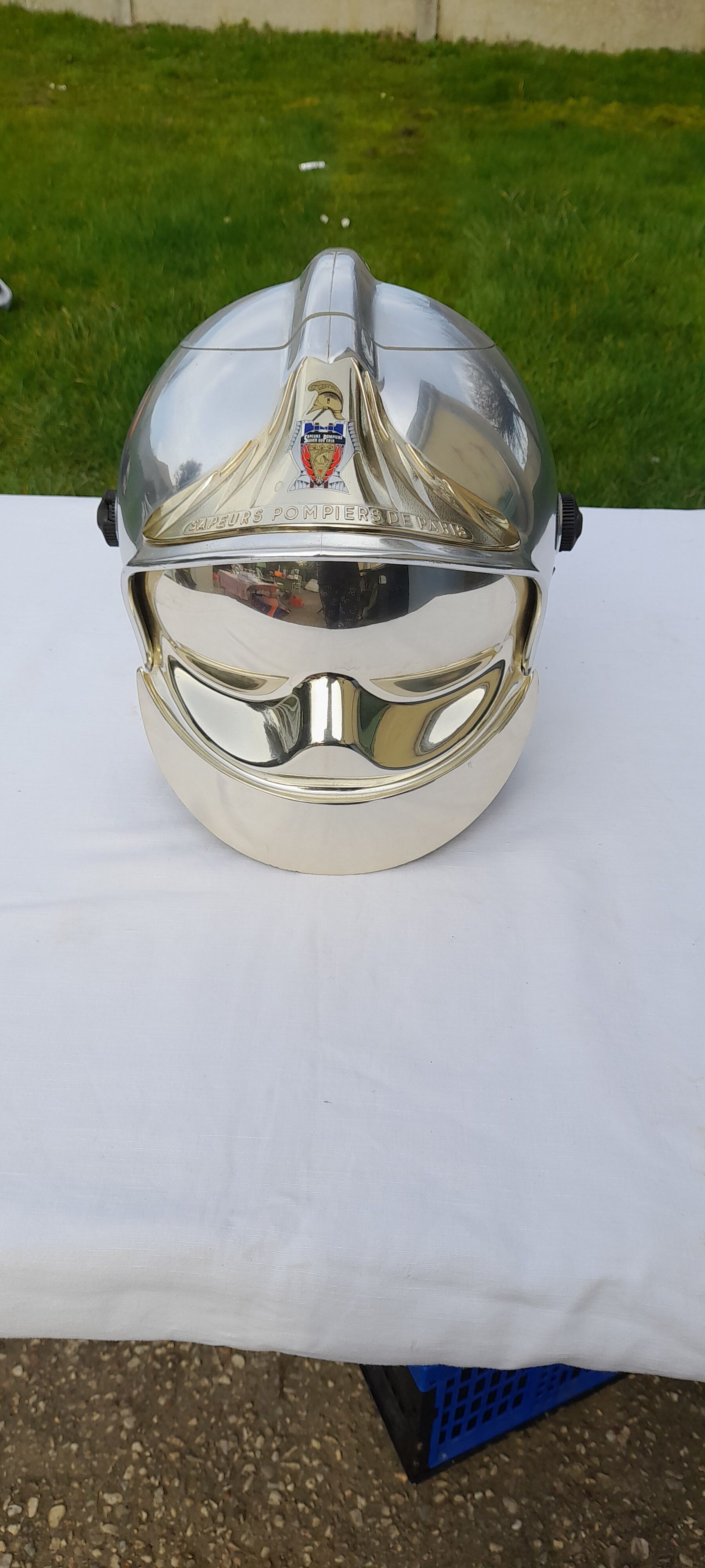 Ice bucket ice Helmet Firefighters Sapper Paris Gallet